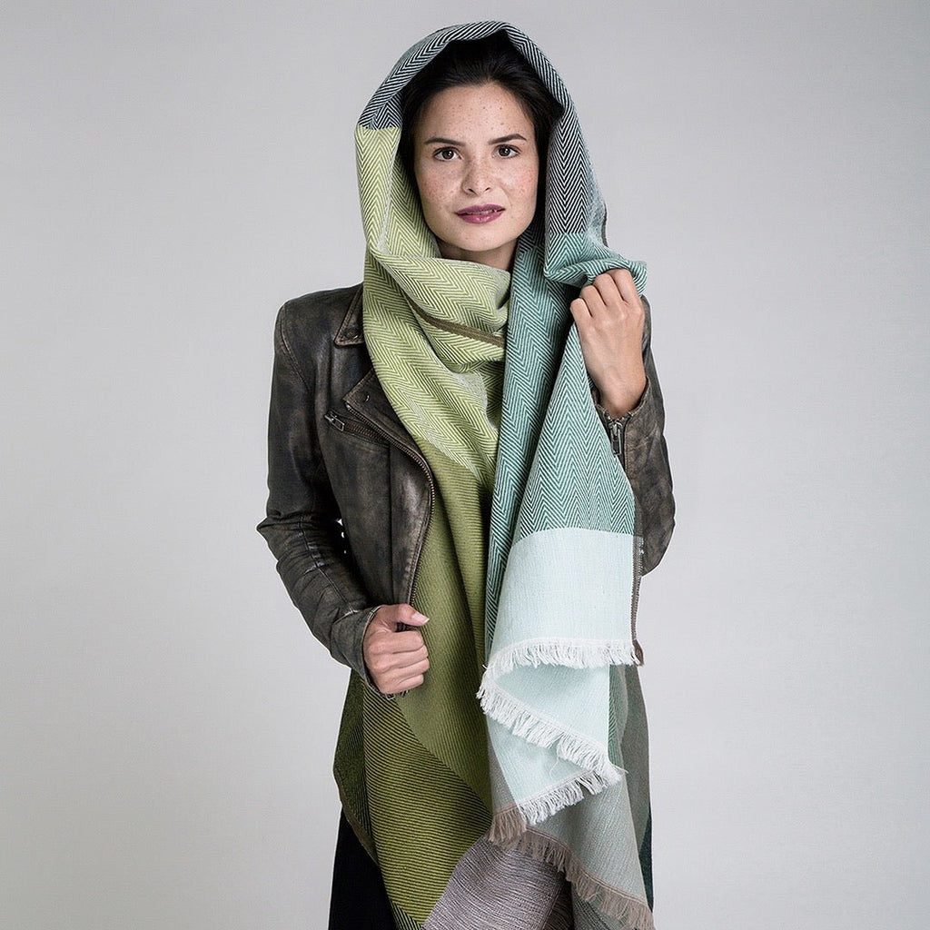 Capa verde - World You Need Is Love Concept Store
