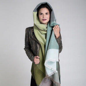 Capa verde - World You Need Is Love Concept Store